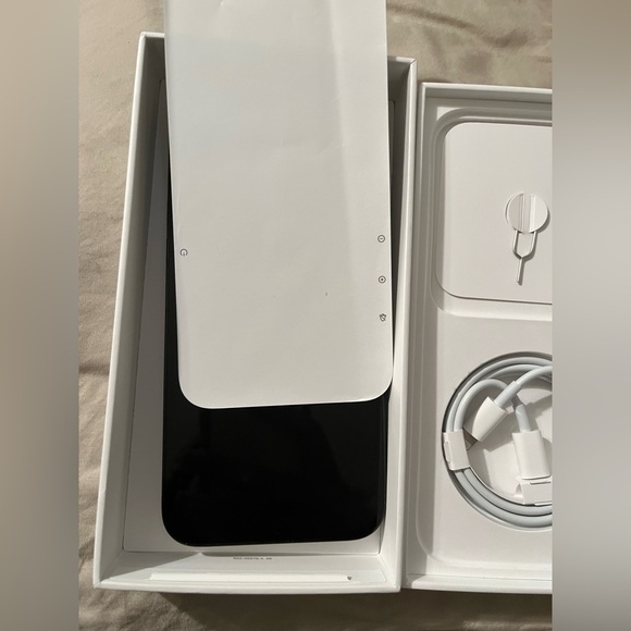 Apple iPhone 14 Pro Max / Black - Picture 3 of 7